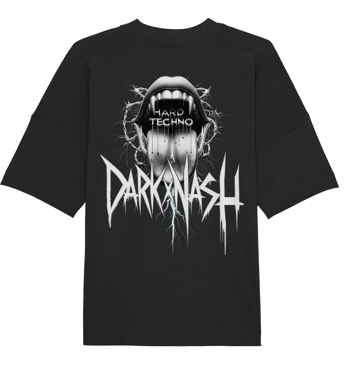 Schwarzes Oversize-Shirt mit Backprint: „HARD TECHNO“ auf metallischer Zunge, umrahmt von Dornen, darunter das DARKXNASH-Logo.