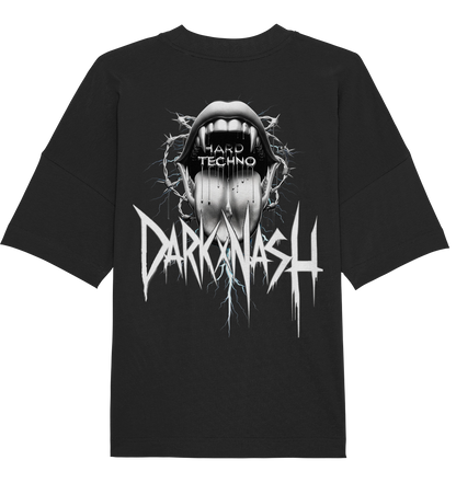 Schwarzes Oversize-Shirt mit Backprint: „HARD TECHNO“ auf metallischer Zunge, umrahmt von Dornen, darunter das DARKXNASH-Logo.