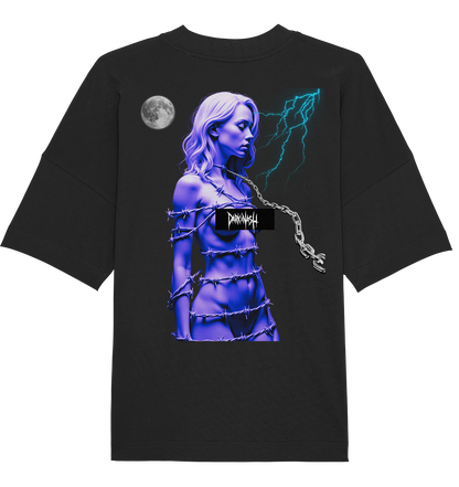 Schwarzes T-Shirt mit neonblauem Design: Frau in Stacheldraht, Ketten, Mond und Blitzen, DARKXNASH-Logo auf der Brust.