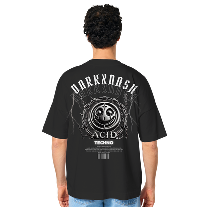 Rückansicht eines Mannes im Acid Techno Shirt mit DarkXNash-Logo, Smiley-Design, Blitzmotiven und Acid-Kultur-Elementen.