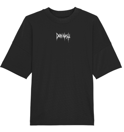 Schwarzes DARKXNASH-T-Shirt mit kleinem weißen Logo in edgy Schrift auf der Brust, minimalistisches Design im Techno-Stil.